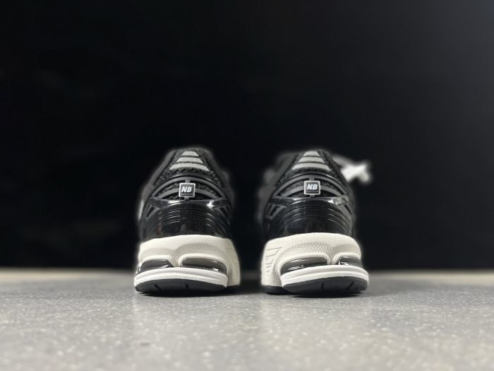 New Balance 1906R