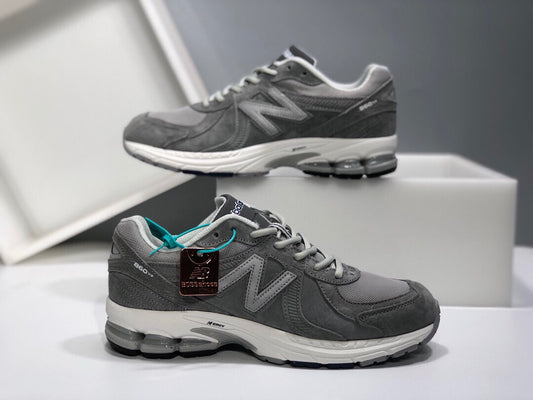 New Balance 860