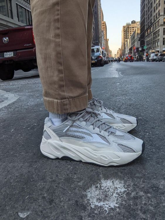 Adidas Yeezy 700