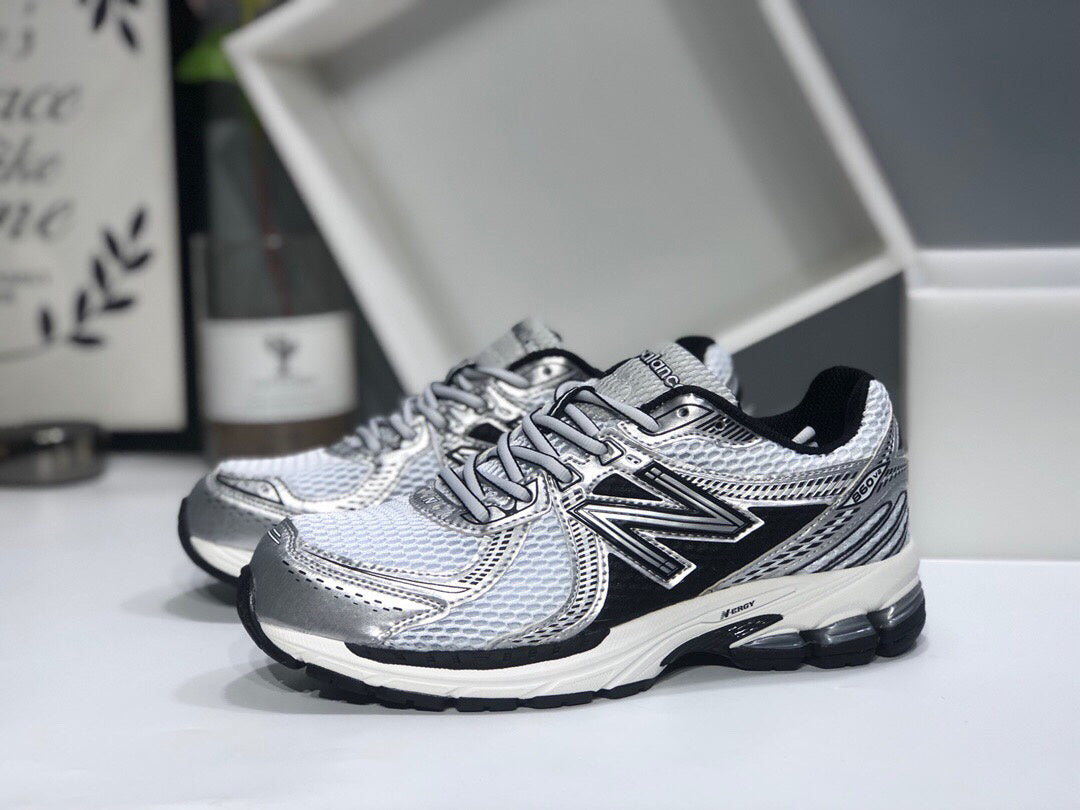New Balance 860