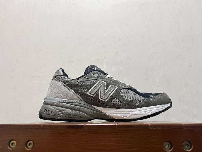 New Balance 990