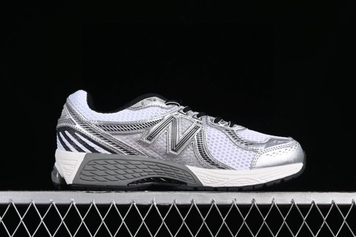 New Balance 860