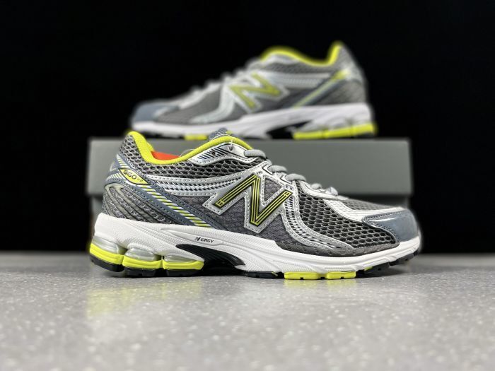 New Balance 860