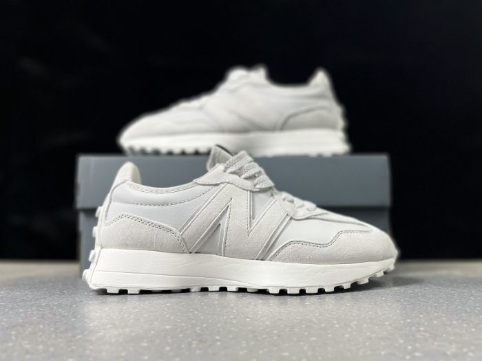 New Balance 327