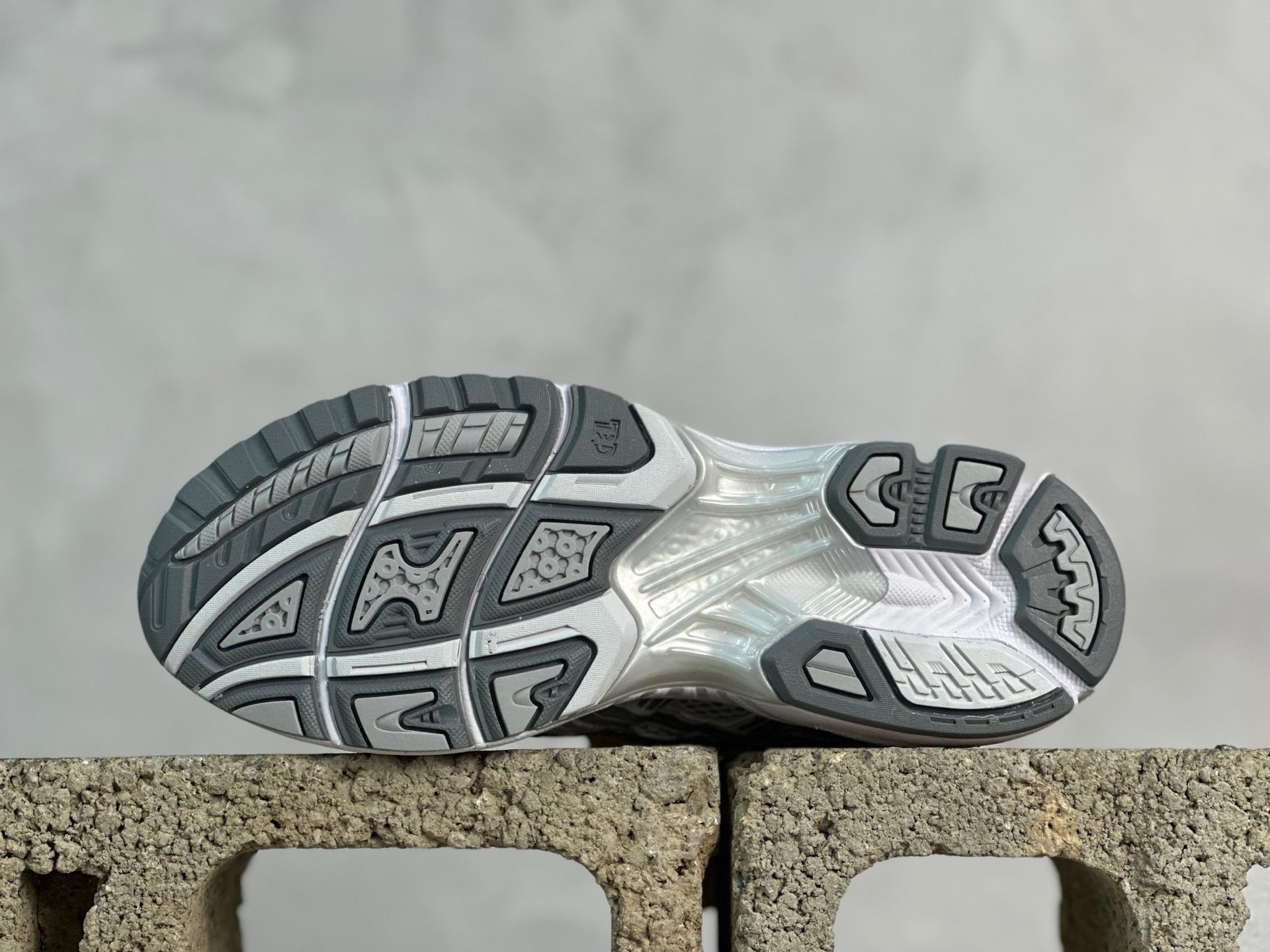 ASICS GEL-Kayano 14