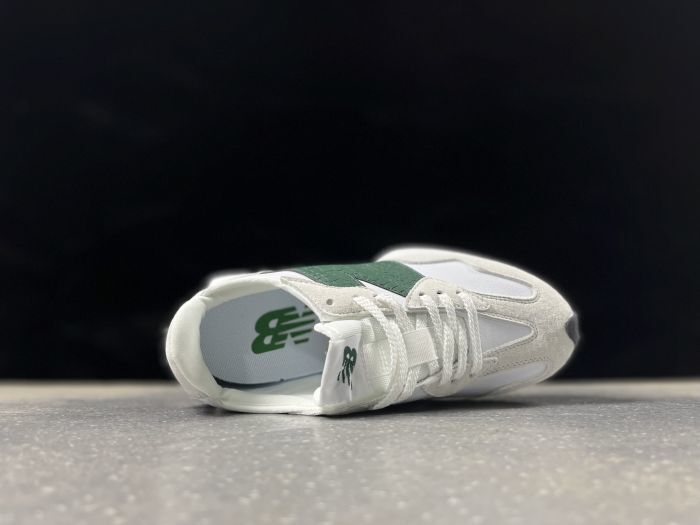 New Balance 327