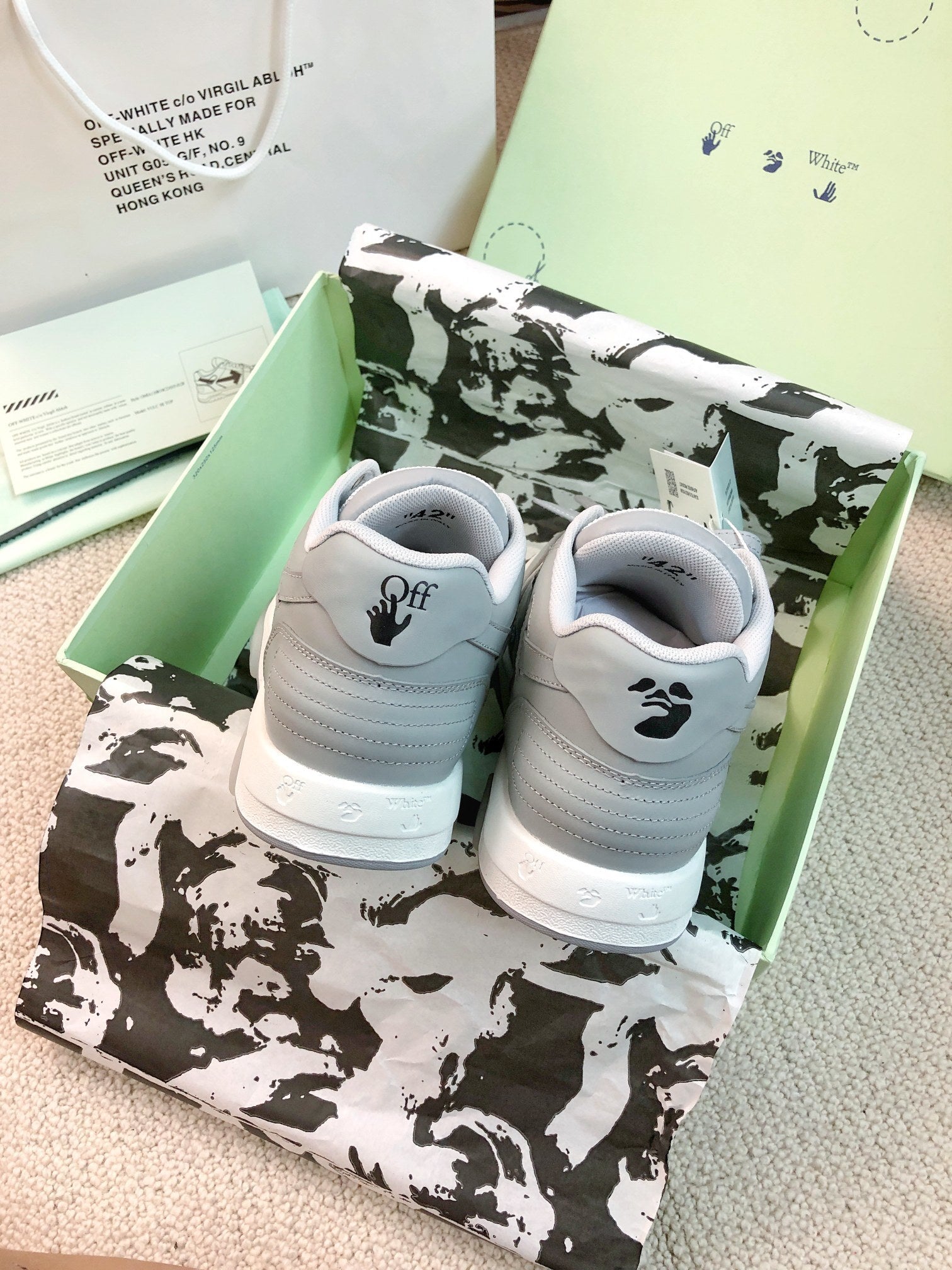 OFF-White Out Of Office