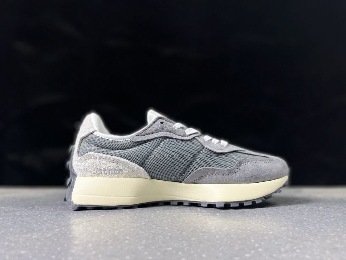 New Balance 327