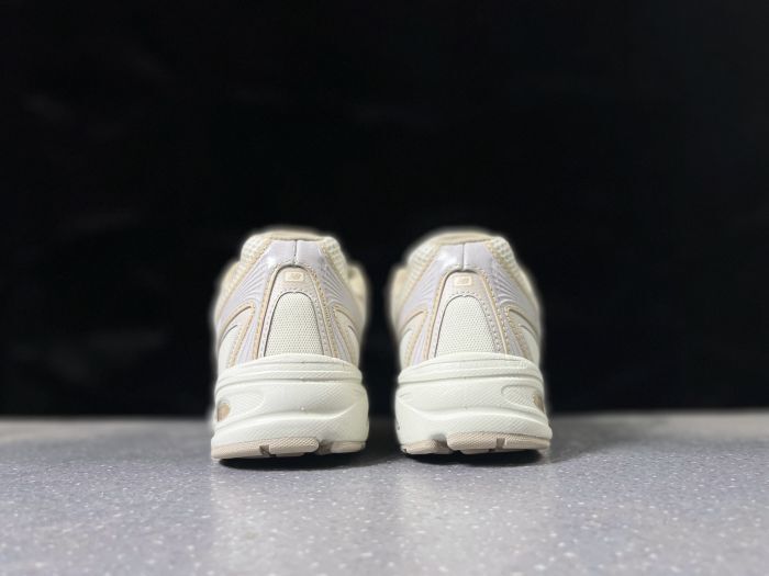 New Balance 740