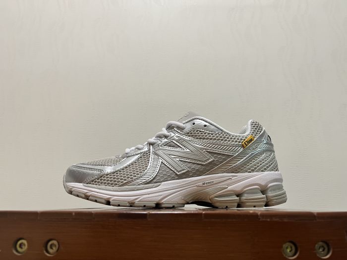 New Balance 860