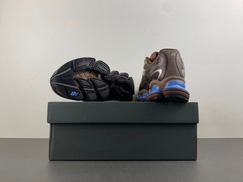 New Balance 2000