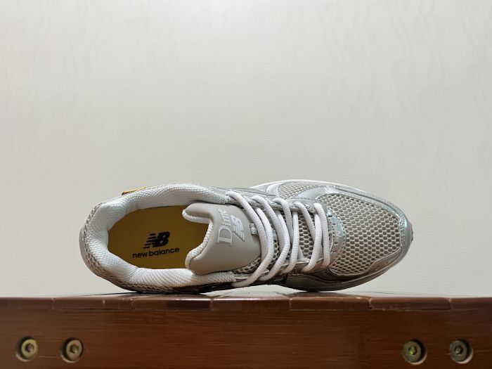 New Balance 860