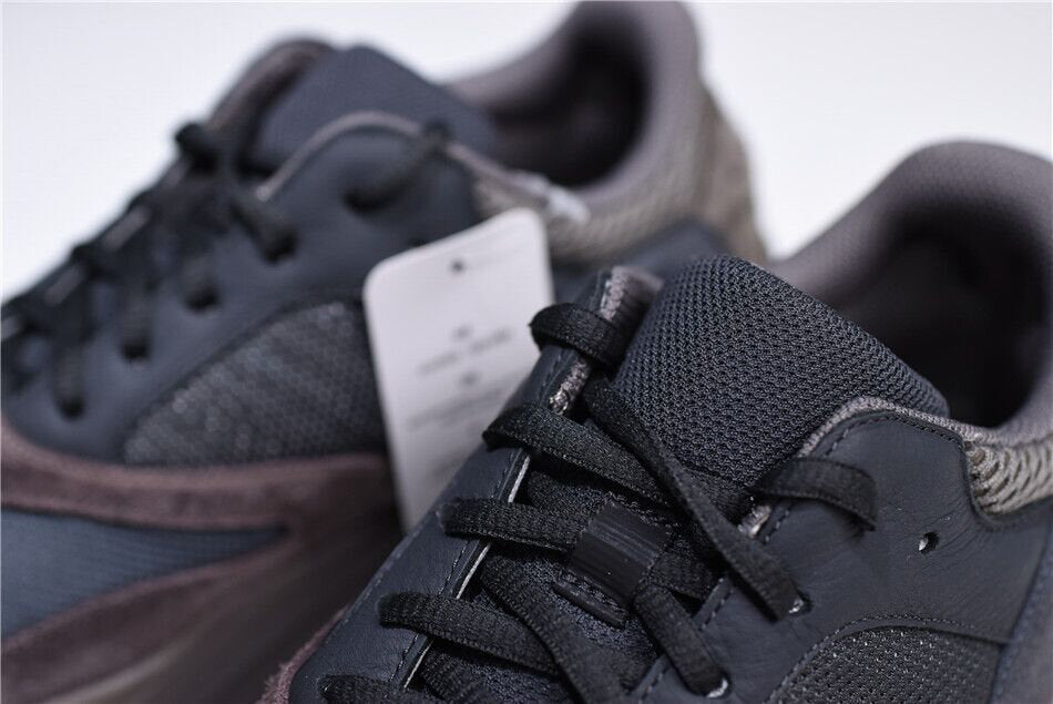 Adidas Mauve Horizon 700