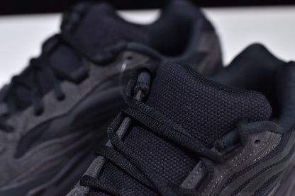 Adidas Vanta Shadow 700