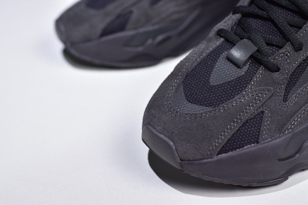 Adidas Vanta Shadow 700