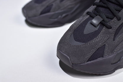 Adidas Vanta Shadow 700