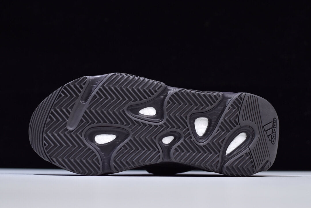 Adidas Vanta Shadow 700