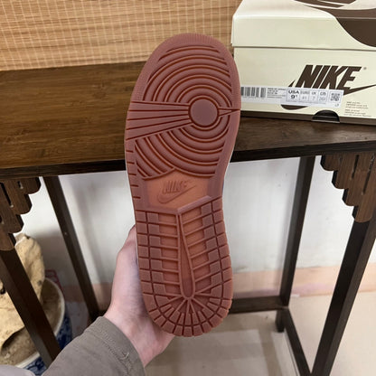 Air jordan 1 travis scott