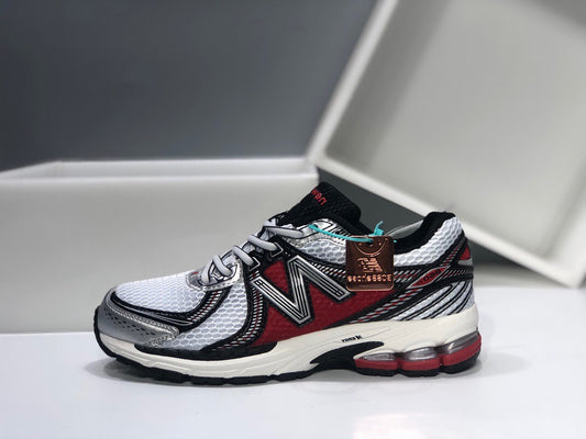 New Balance 860