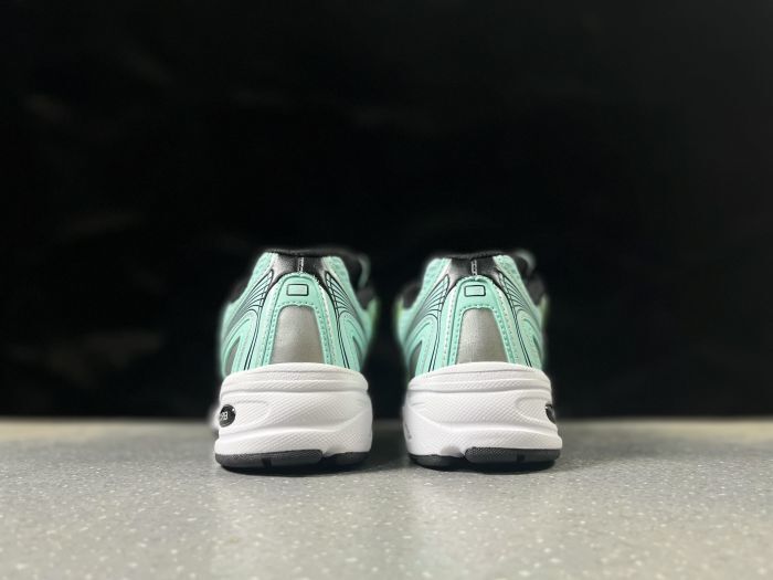New Balance 740