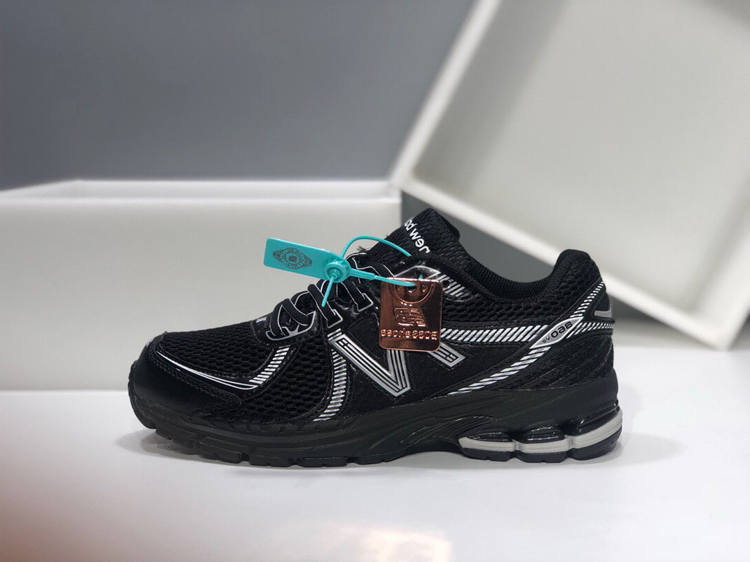 New Balance 860