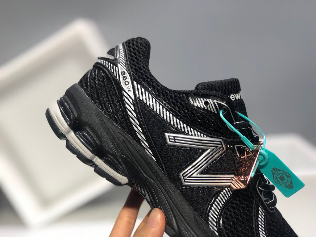 New Balance 860