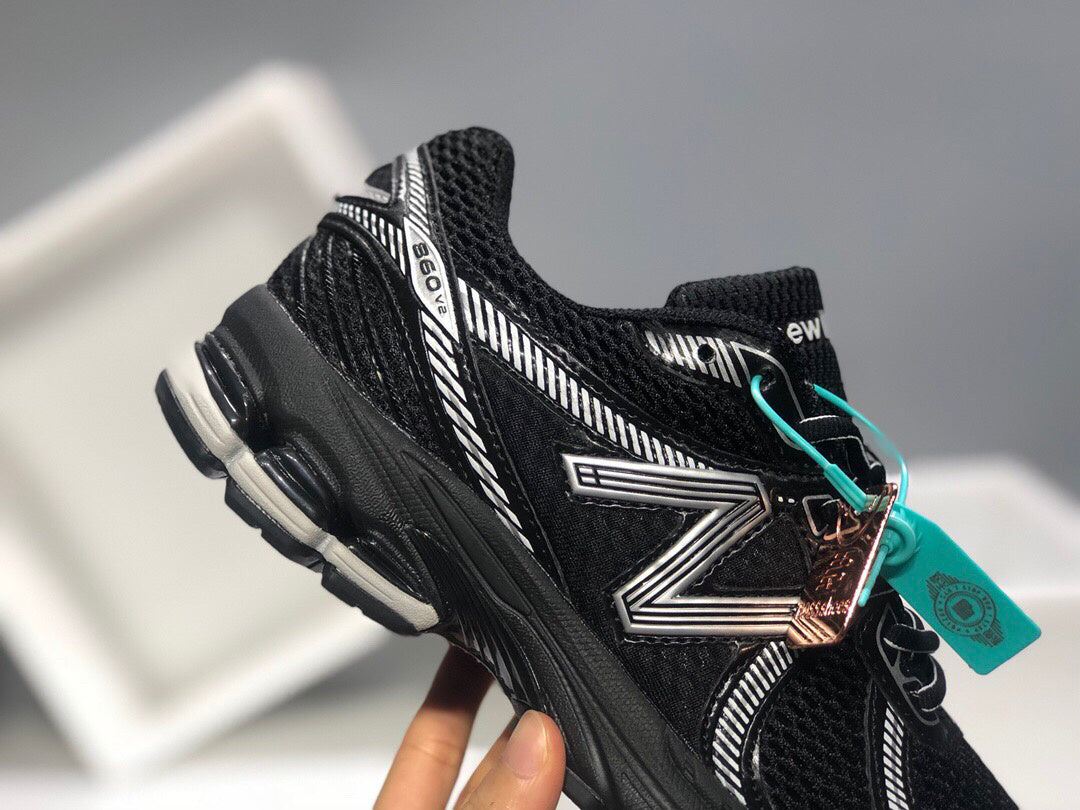 New Balance 860
