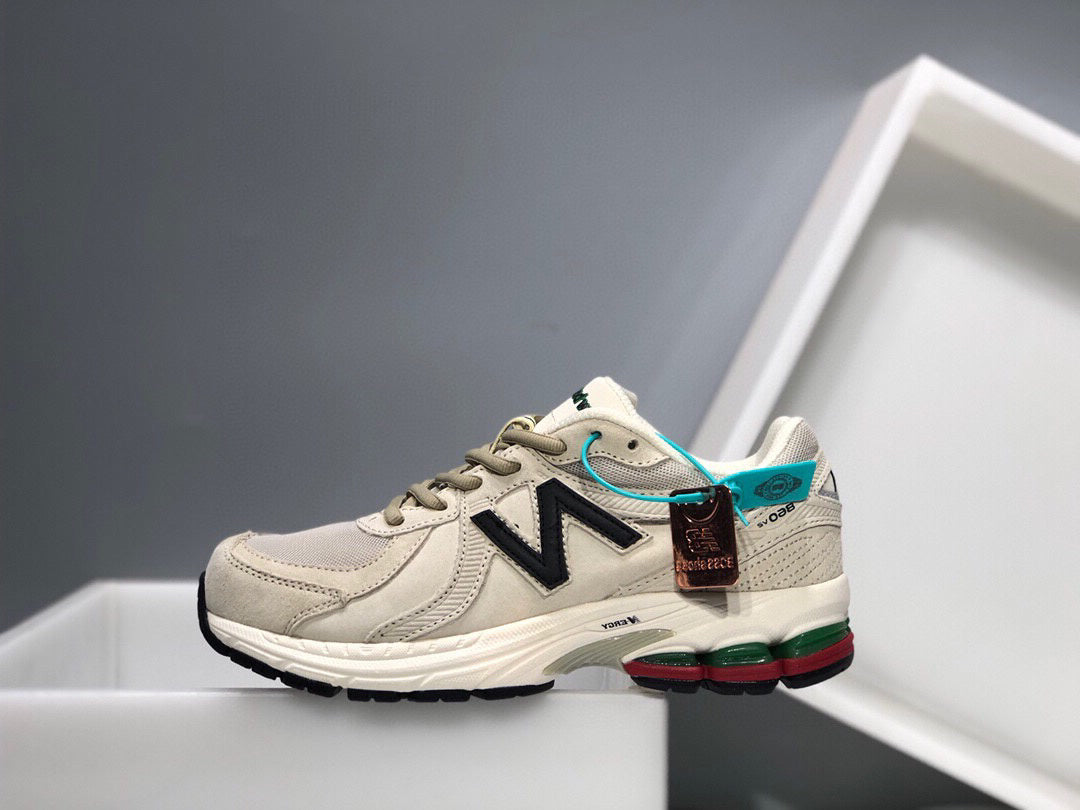 New Balance 860