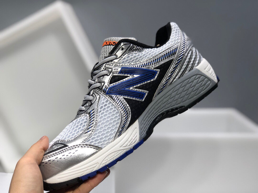 New Balance 860