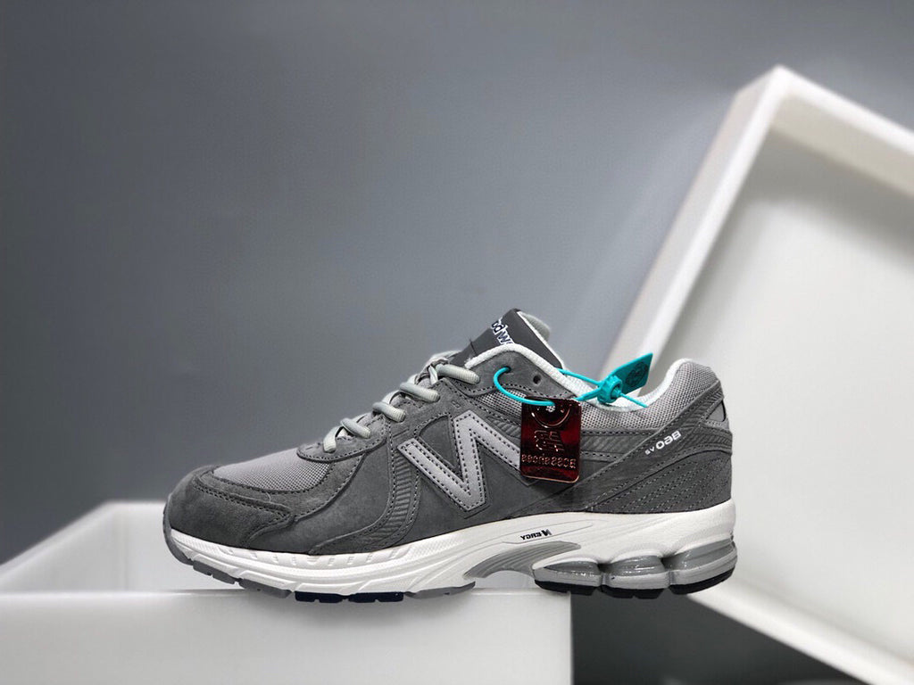 New Balance 860