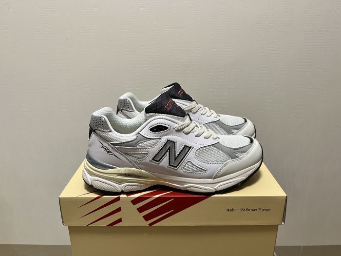 New Balance 990