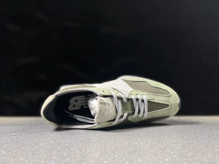New Balance 327