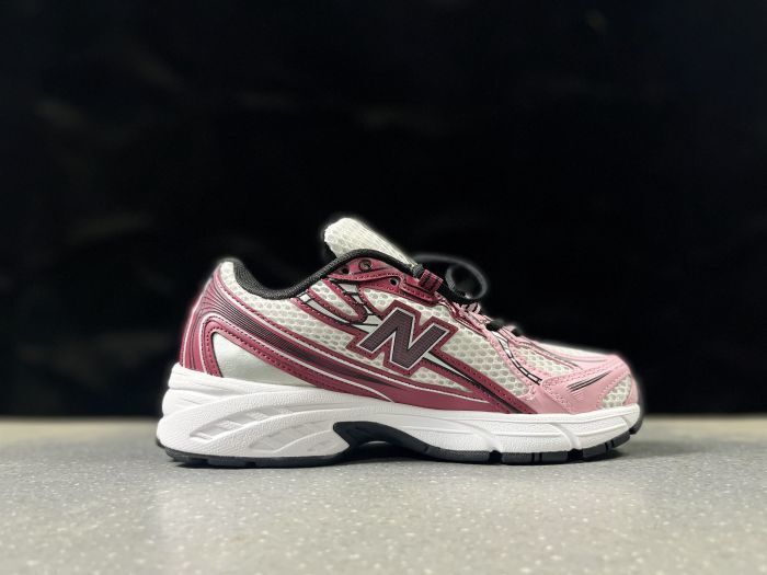 New Balance 740