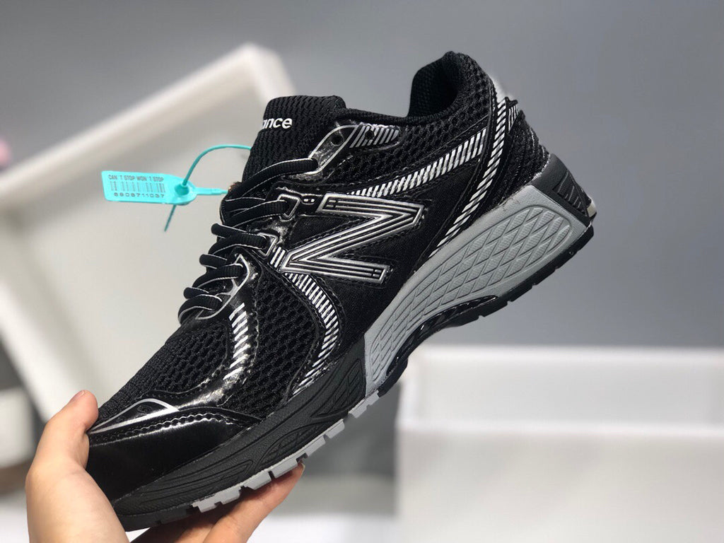 New Balance 860