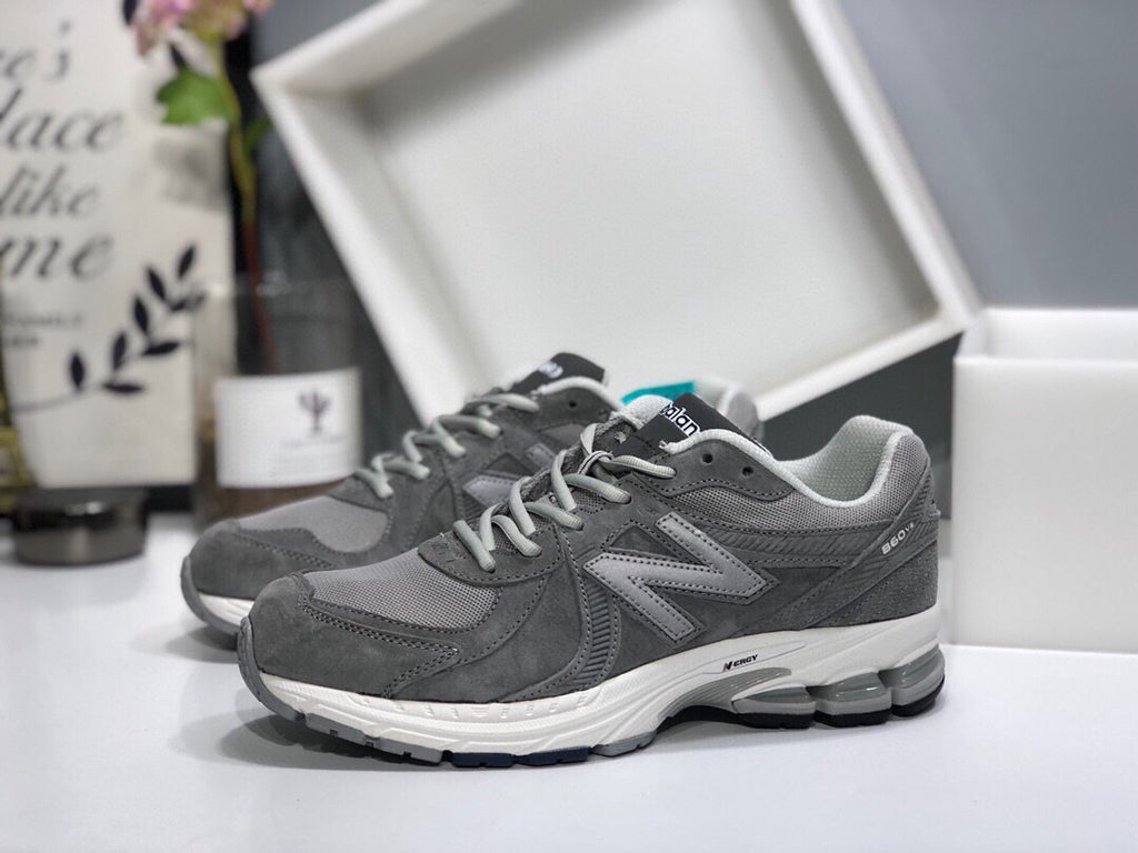 New Balance 860