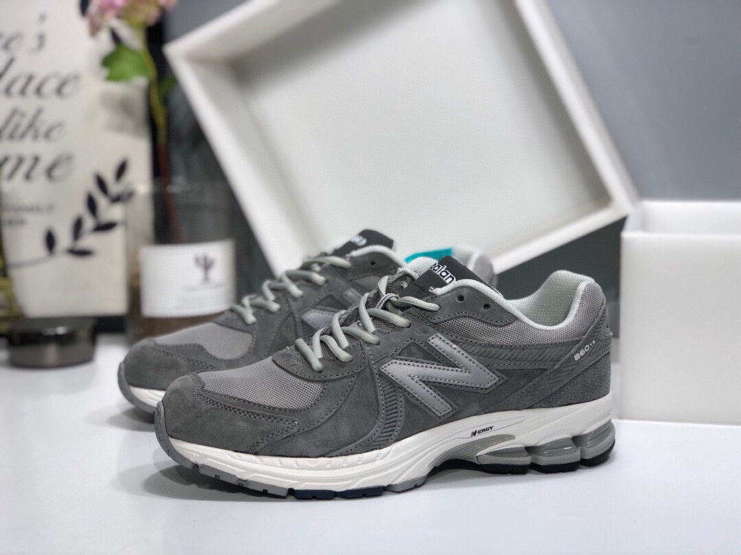 New Balance 860