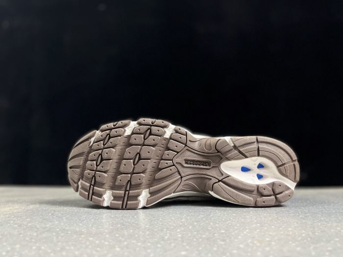 New Balance 740