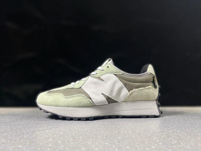 New Balance 327