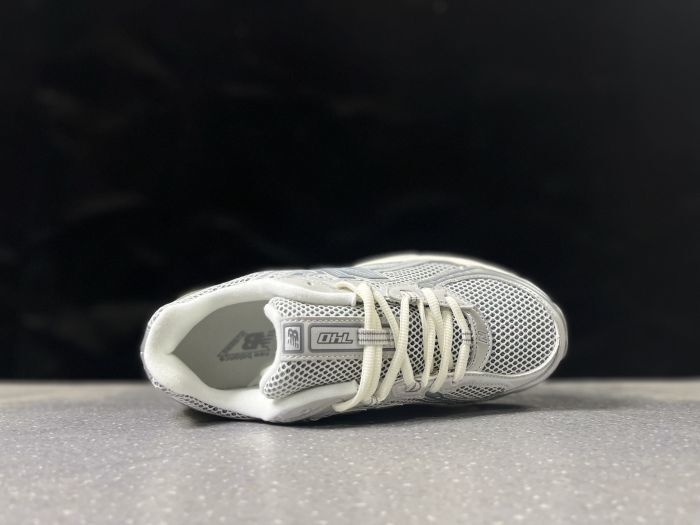 New Balance 740