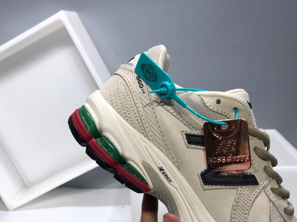 New Balance 860