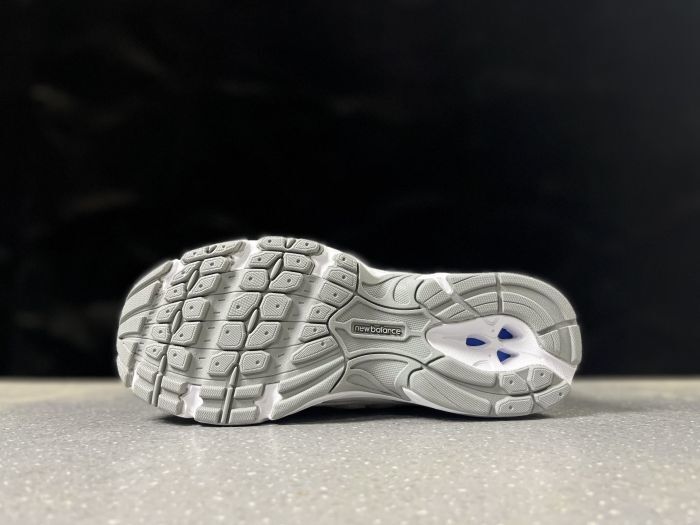 New Balance 740