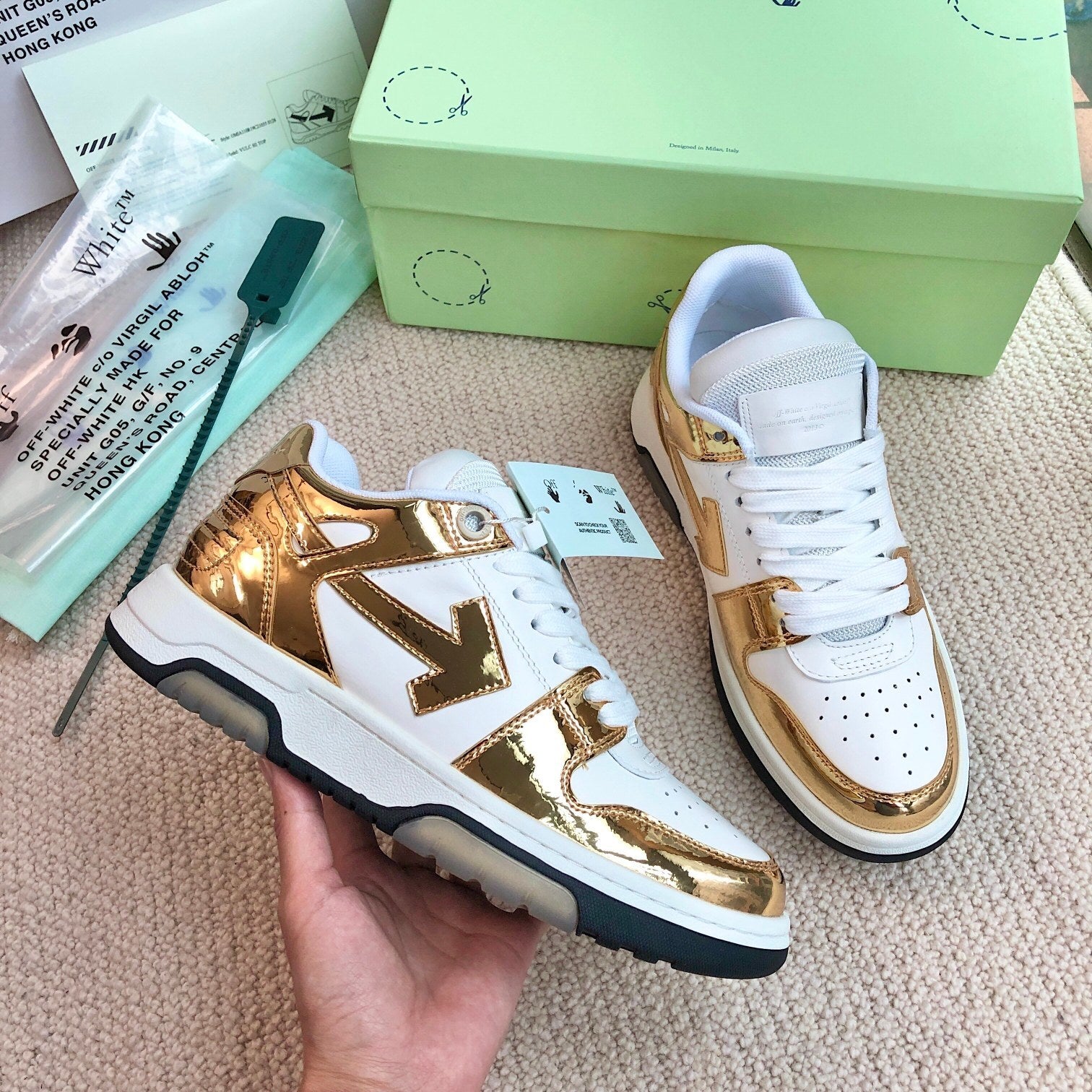 OFF-White Out of office