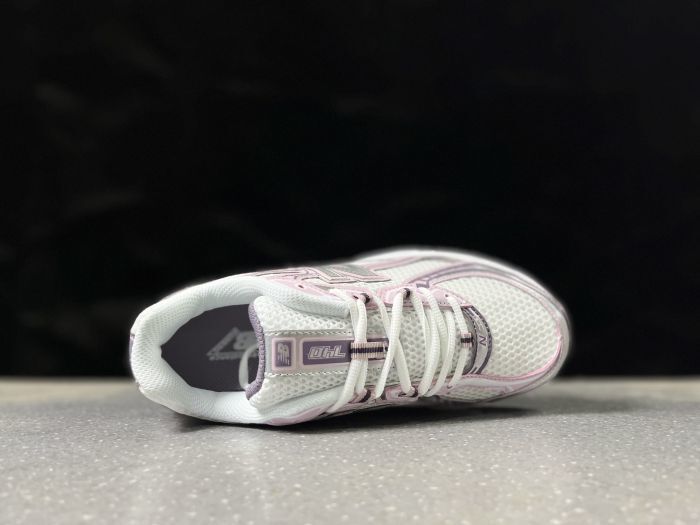 New Balance 740
