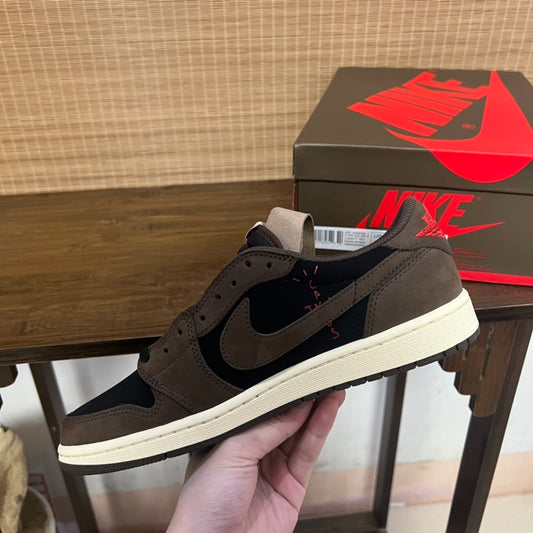 Air Jordan 1 Low Travis Scott Mocha