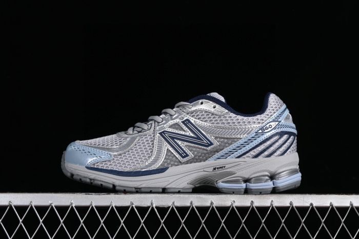 New Balance 860