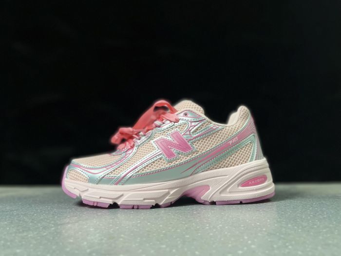 New Balance 740