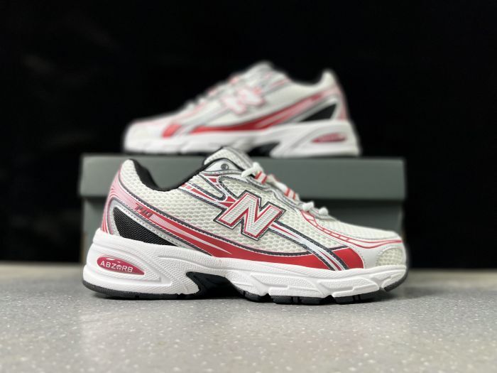 New Balance 740