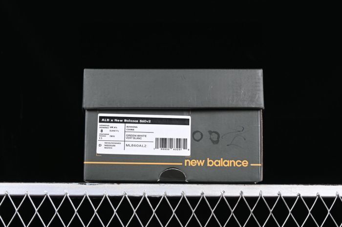 New Balance 860
