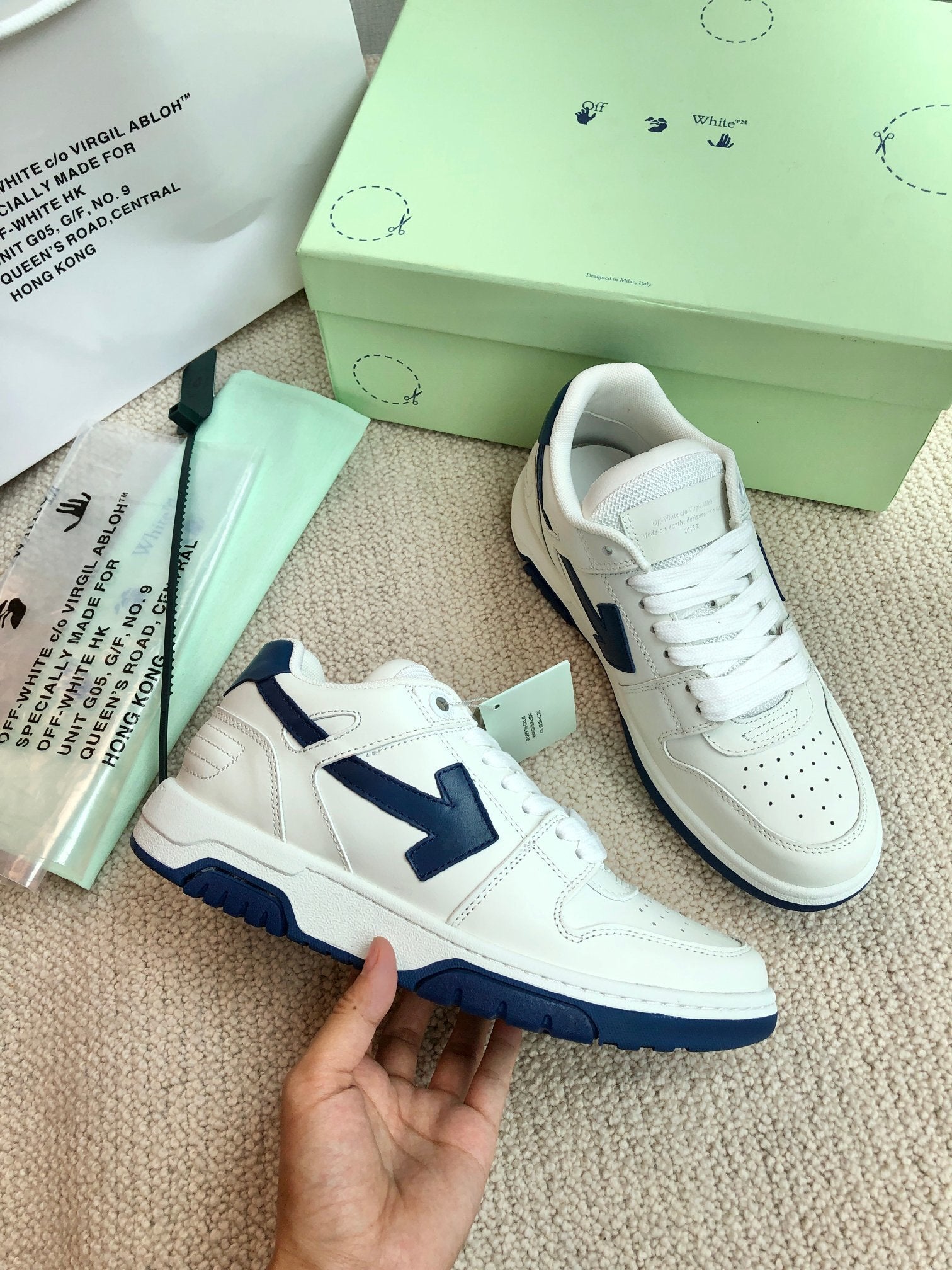 OFF_White Out Of Office