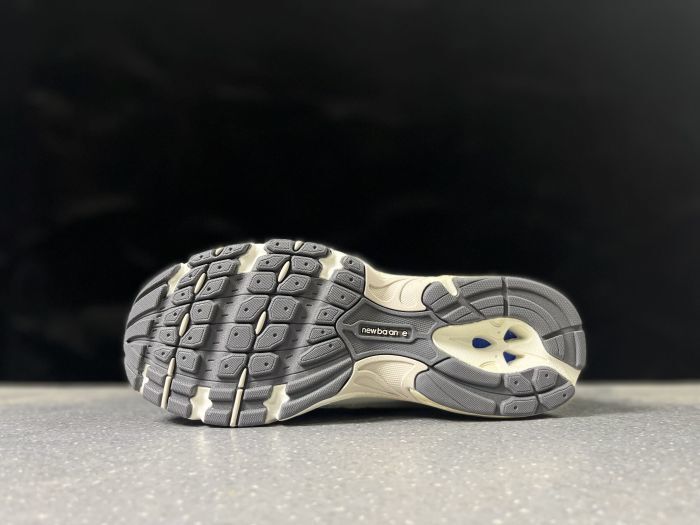 New Balance 740